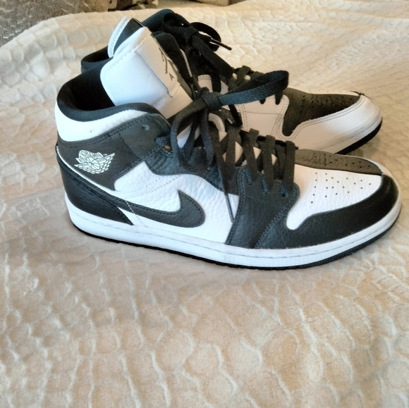 Nike Air Jordan 1 Mid SE Homage Black White Split Shoes DR0501-101 - Picture 3 of 7
